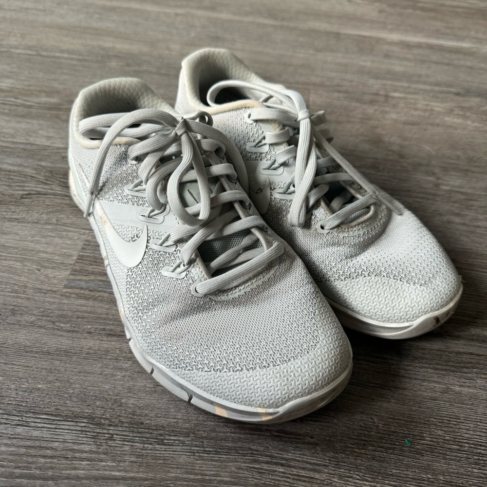 Nike Metcon 4 Training Shoes Womens Sz 7.5 Light Silver Weightlifting